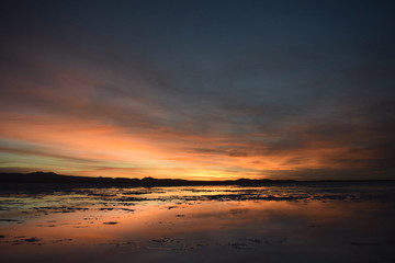 Fototapeta premium Sunrise Uyuni - Bolivia
