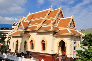 Obraz premium A beautiful view of Wat Traimit temple in Bangkok, Thailand.