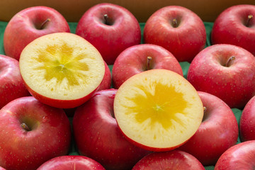 箱入りのふじりんご