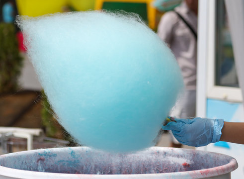 Cooking cotton candy in the park