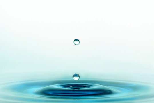 tranquil blue waterdrops splashing