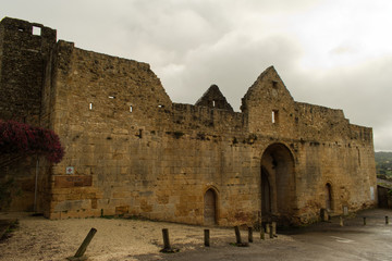Remparts en pierre dans le superbe village m&eacute;di&eacute;val de Domme en P&eacute;rigord dans le d&eacute;partement de la Dordogne