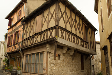 Maison à colombages dans le magnifique village médiéval de Issigeac en Périgord dans le département de la Dordogne