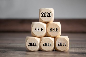 Cubes and dice with 2020 and goals - ziele on wooden background