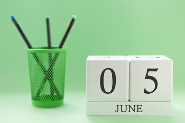 Desk calendar of two cubes for June 5