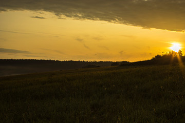 Sonnenuntergang auf dem Feld