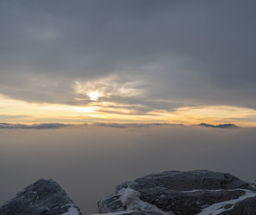 Fototapeta na wymiar 雲海と曇り空の朝。美幌峠、北海道。