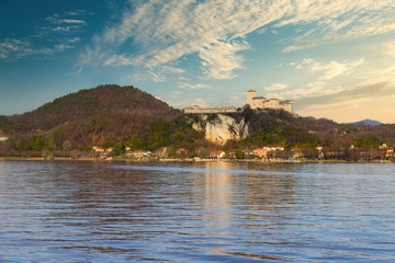 Veduta sul castello di Angera