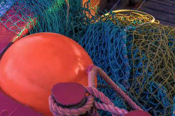 Boje und Fischernetze