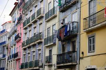Fototapeta na wymiar old houses in, lissabon, portugal