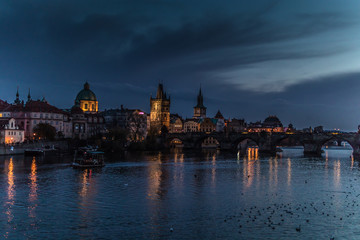 Fototapeta premium Prague, Czech Republic: view of Charles Bridge at night