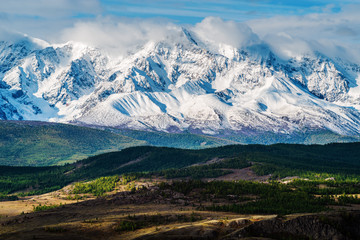 Fototapeta premium Dawn in the Chui valley, view of the North Chui ridge. Russia, mountain Altai