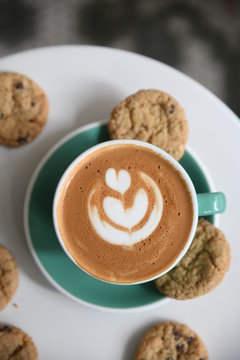 latte with cookies