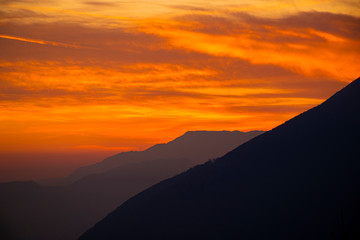 Fototapeta premium orange mountains and the sun sets