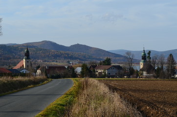 Sosnówka koło Karpacza, pogórze, widok na wieś © Ewa
