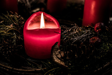 rote Kerze Adventdekoration