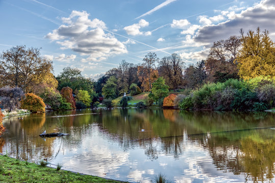 Parc Montsouris lake in autumn - Paris, France