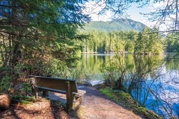 Obraz premium View at Lake at Fall in British Columbia, Canada.