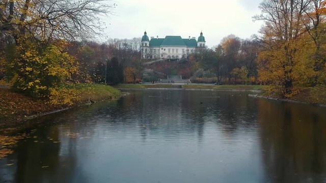 Beautiful approach to Zamek Ujazdowski