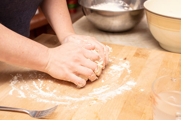 Obraz premium Process of making homemade bagels by hand
