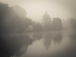Fototapeta na wymiar Misty Morning Lake