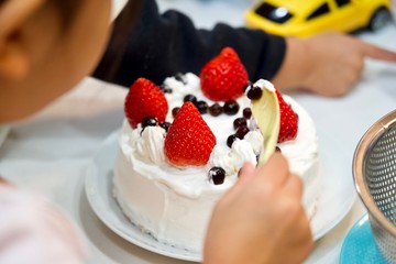 子供の手作りホールケーキ(タピオカ乗せ!)