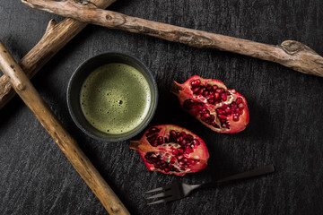 ざくろの実　Bright red and beautiful pomegranate fruit