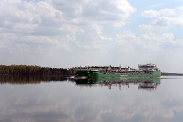  Oil tanker 