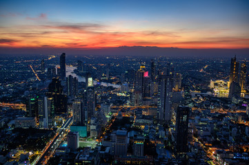Fototapeta na wymiar Panorama au crépuscule sur Bangkok