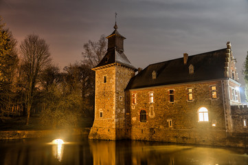 Jehay castle at night