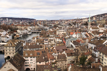 Naklejka premium Zürcher Altstadt mit Rathaus, Limmat und Niederdorf