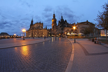 Fototapeta na wymiar Hofkirche und Residenzshloss in Dresden