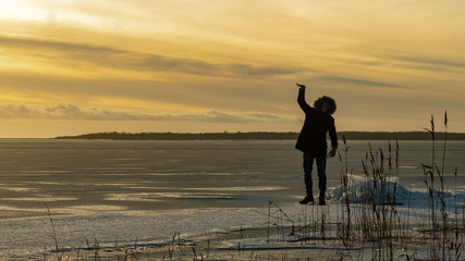 sunset silhouette man walking and posing wallpaper 