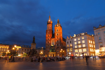 Fototapeta na wymiar KRAKOW, POLAND - MAY, 11, 2018: St. Mary's Church and main square at night.