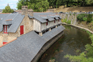 Fototapeta na wymiar river marle and medieval wash-house in vannes in brittany (france)
