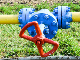 The latch on the underground gas pipeline