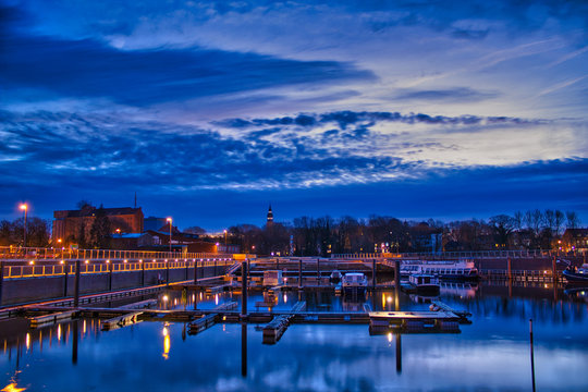 Hafen von Celle bei Morgend&auml;mmerung