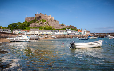 Fototapeta na wymiar Gorey harbour and Mont Orgueil Castle in Jersey
