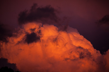 Wolken Rot 5