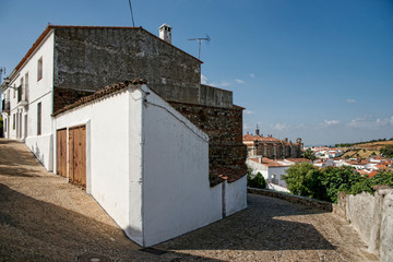 Calle del municipio de Aracena en la provincia de Huelva, Andalucía	