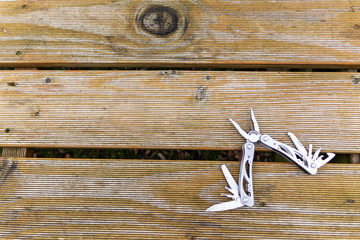 Multitool, Klappmesser und Taschenmesser sind die ideale Ausrüstung oder Equipment für Camping,...