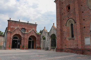 Fototapeta premium Italie - Lombardie - Castiglione Olona - Cour du Baptistère Saint-Jean