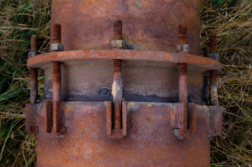  Bolted connection of large diameter pipes on the pipeline.