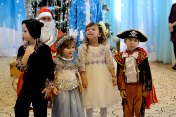 Obraz premium Pupils of the middle group at the new year's holiday in kindergarden 