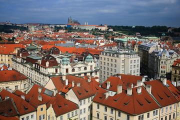Obraz premium view of the red roofs of Mala Strana and St. Vitus Cathedral in Prague, Czech Republic.
