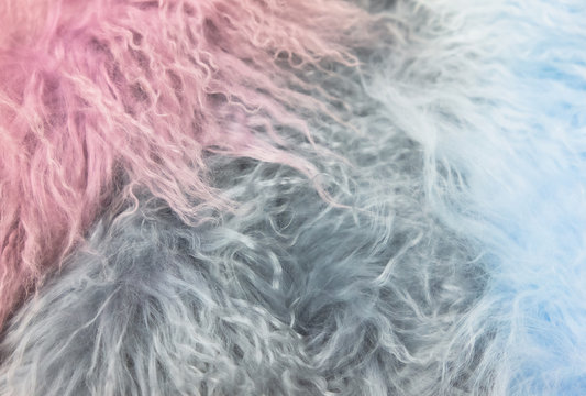 かわいい背景素材：ふわふわであったかい3色のパステルカラーのフェイクファー © Spica