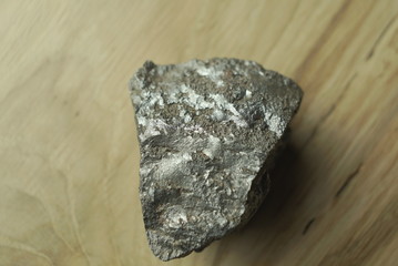 nugget metal, particle of metal fragment