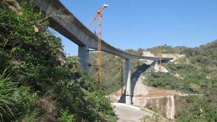 Puente doble voladizo
