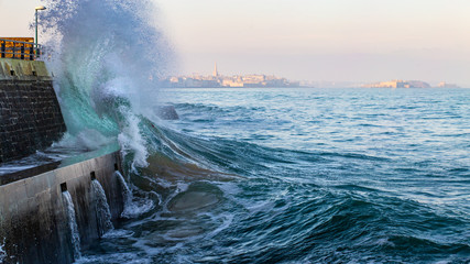 Big wave crushing during high tide in Saint-Malo - obrazy, fototapety, plakaty