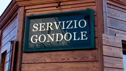 Gondola Service sign next to a canal in Venice.